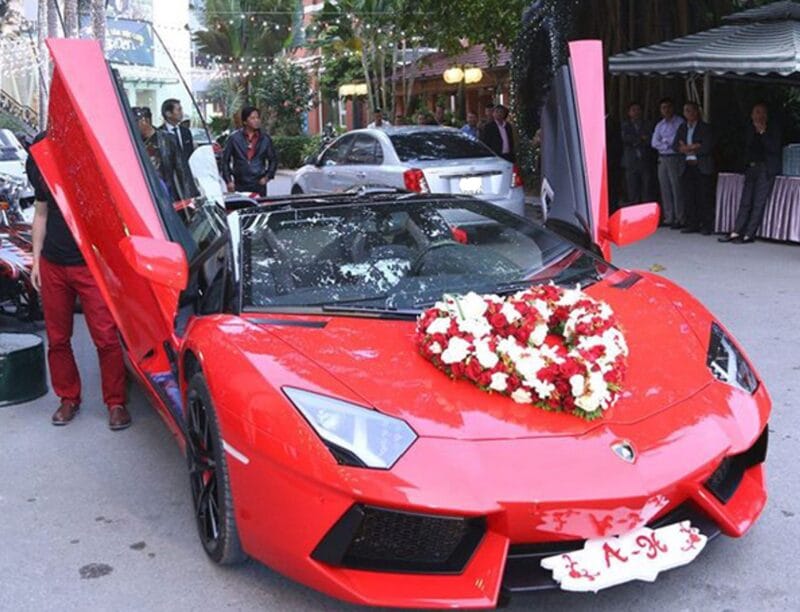 Thuê xe cưới Lamborghini Aventador - Ảnh 1